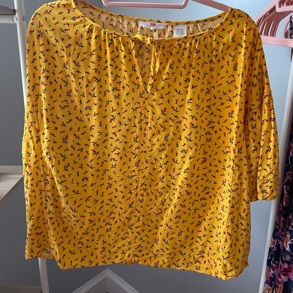 Levi’s top - Picture 2 of 2